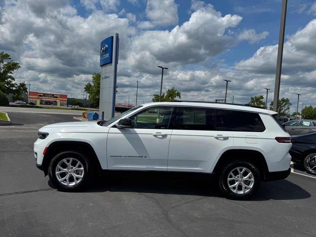 Used 2023 Bright White Clearcoat Jeep Limited image 4