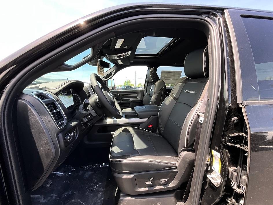 New 2026 Diamond Black Crystal Pearl-Coat Exterior Paint RAM Laramie image 14