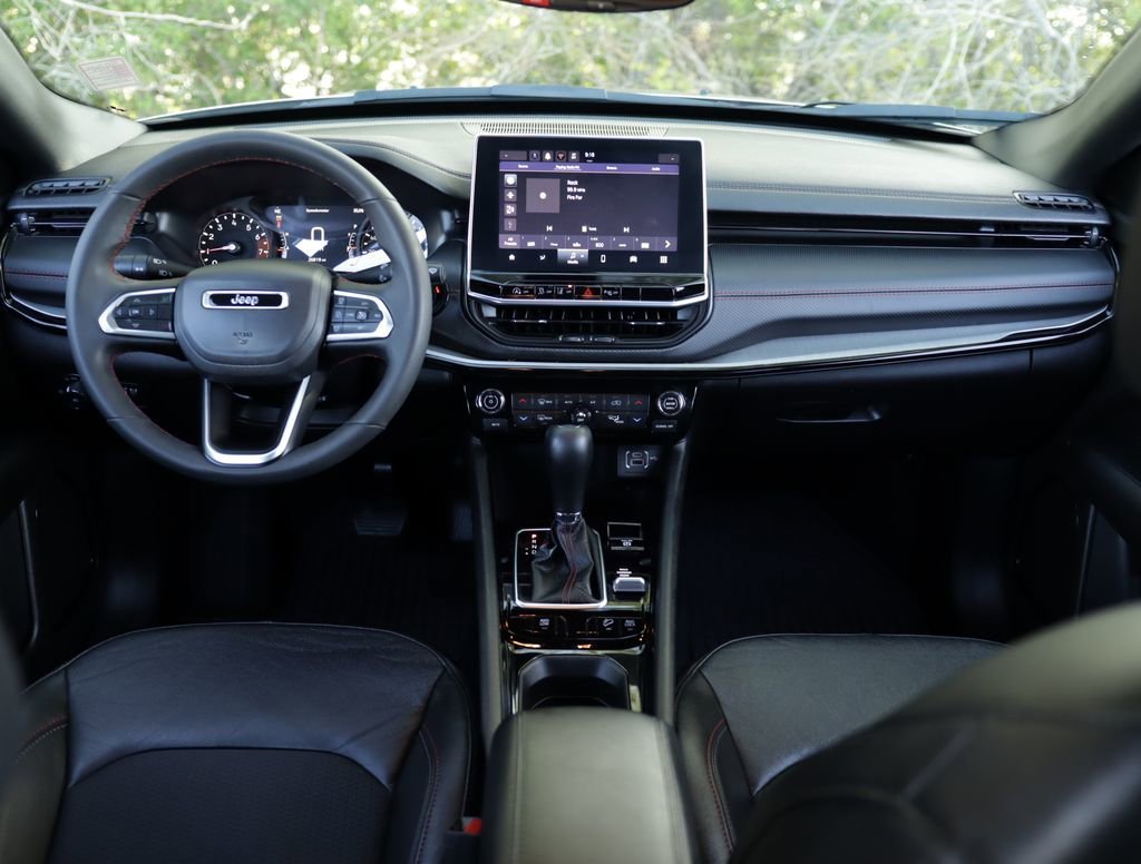 Used 2025 Silver Jeep Trailhawk 4x4 image 20