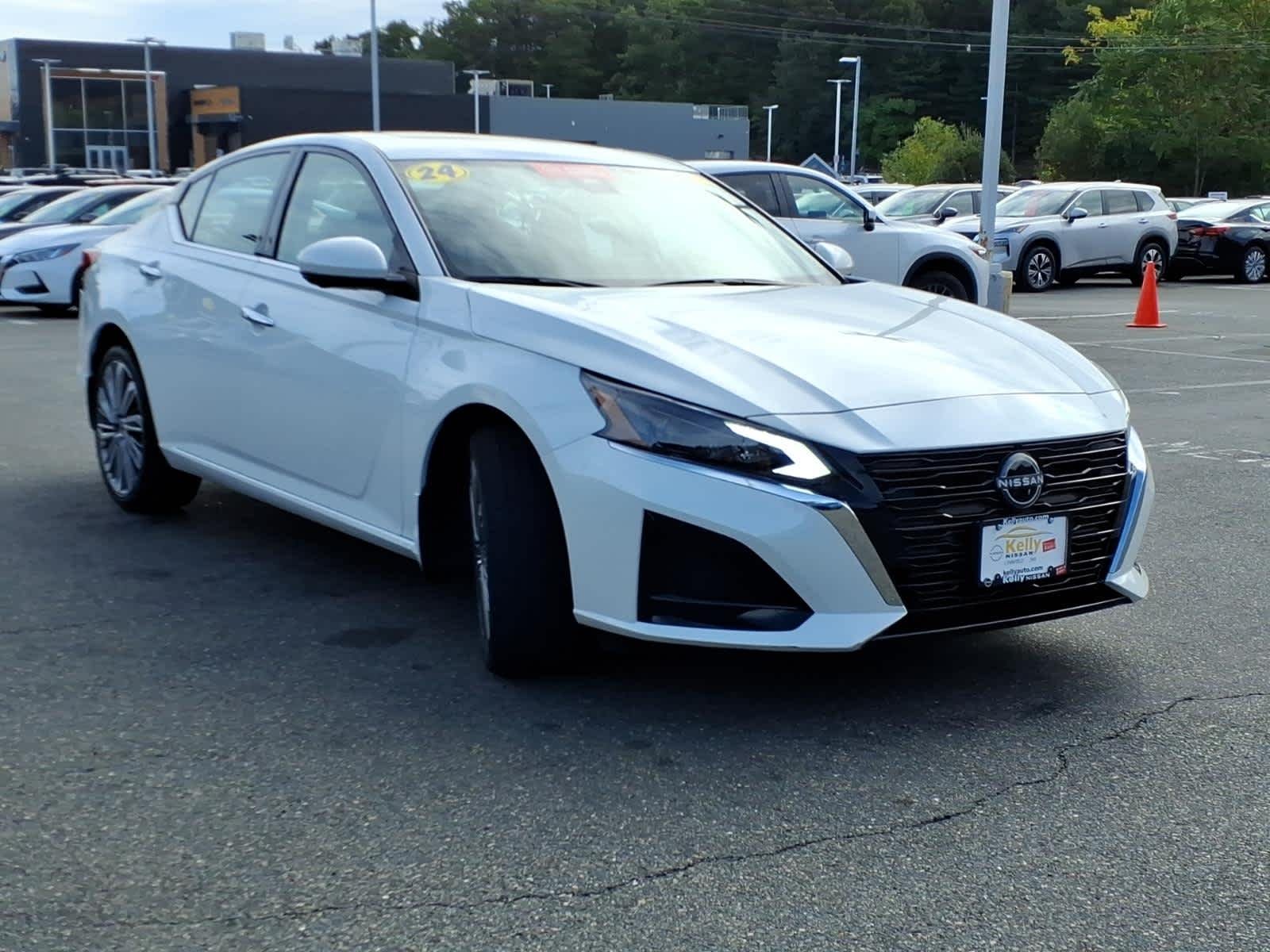 Certified Used 2024 Pearl White Tricoat Nissan 2.5 SL image 3