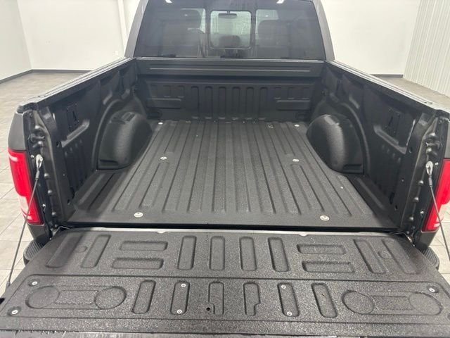 Used 2017 Gray Ford XLT image 9