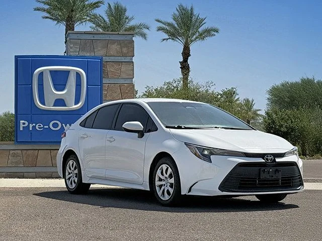 Used 2023 Ice Cap Toyota LE image 3