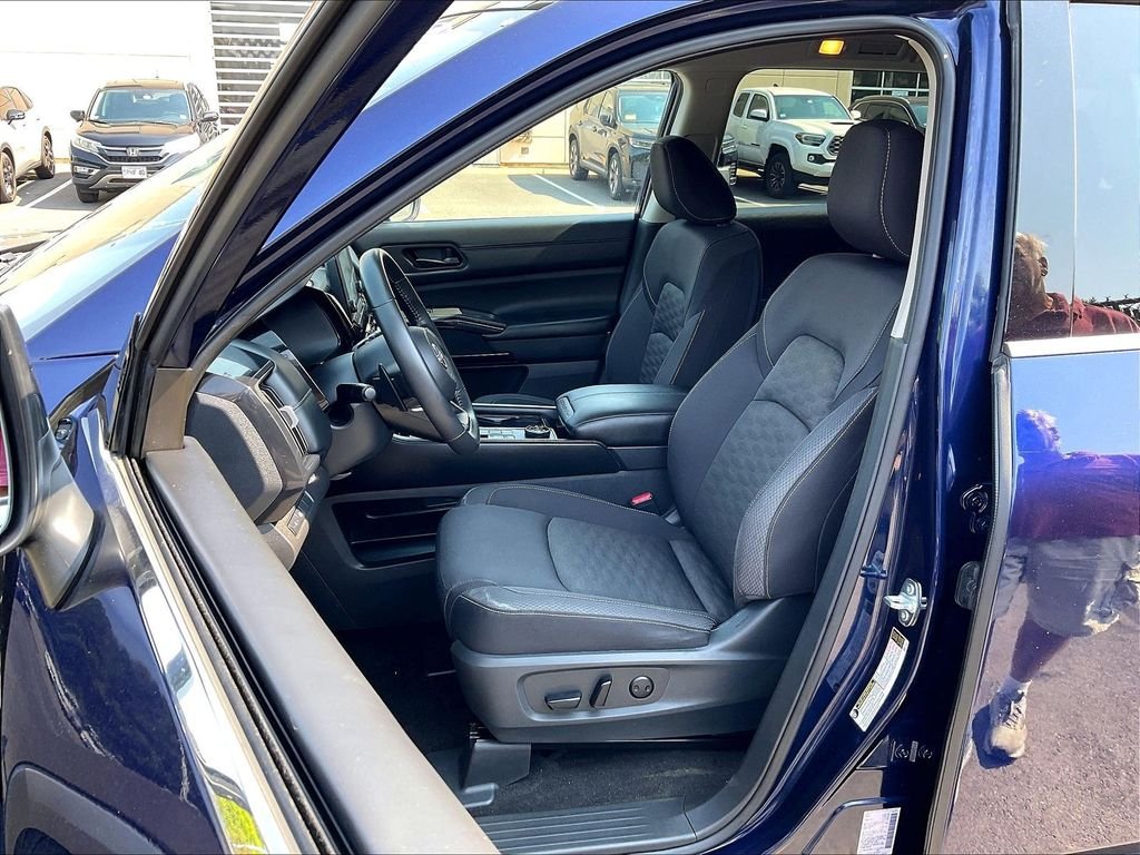 Used 2024 Deep Ocean Blue Pearl Nissan SV image 10