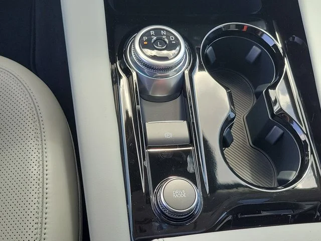 New 2026 Star White Metallic Tri-Coat Ford Platinum™ image 28