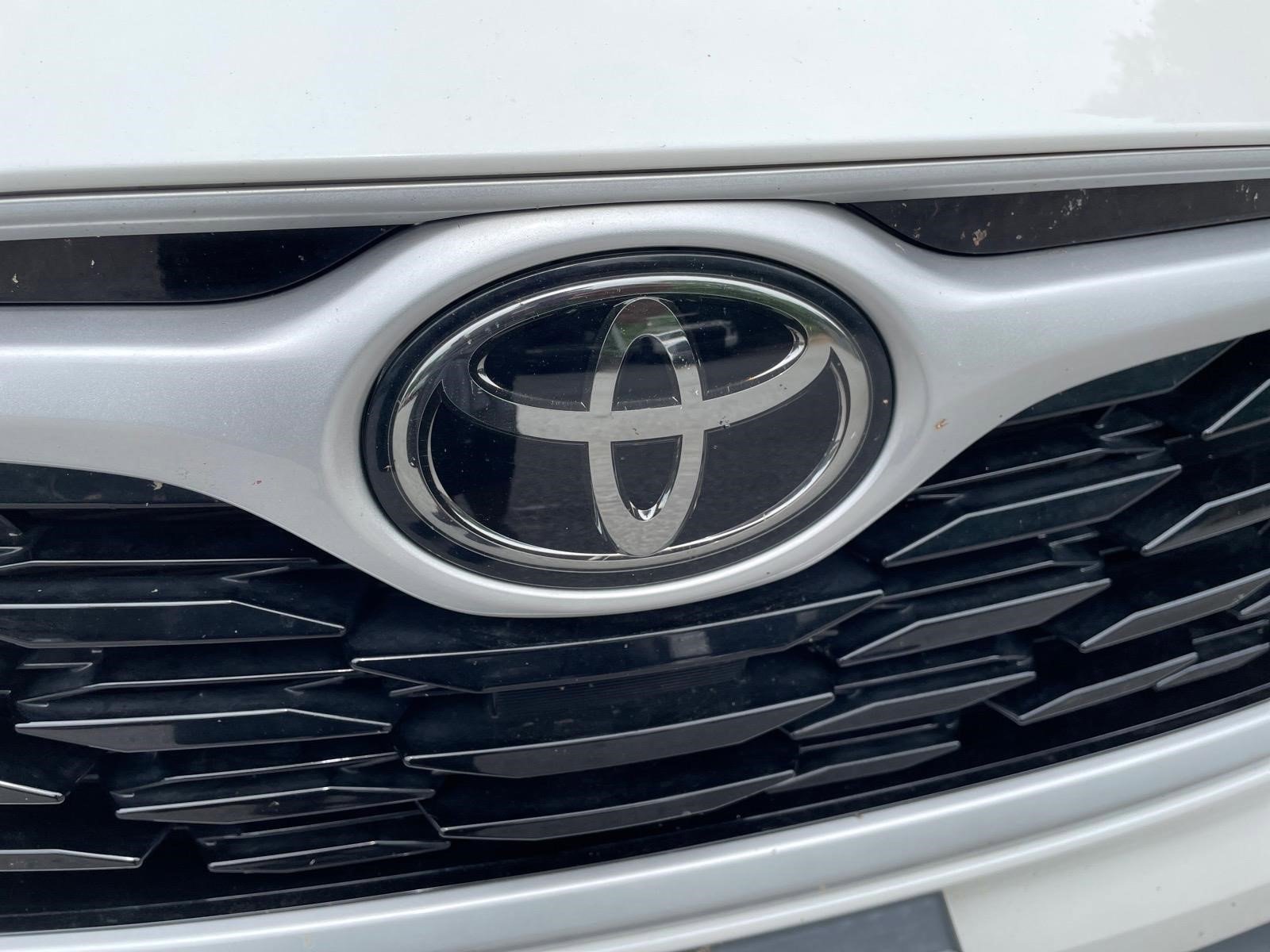 Used 2021 Blizzard Pearl Toyota XLE image 22
