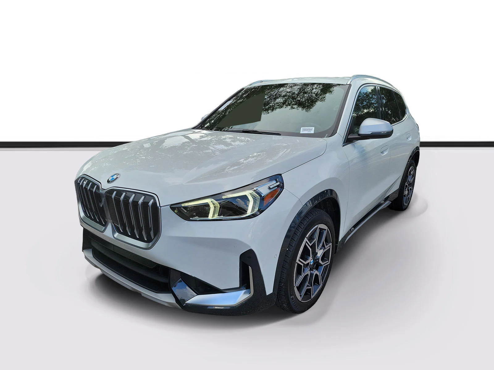 Used 2023 Alpine White BMW xDrive28i image 2