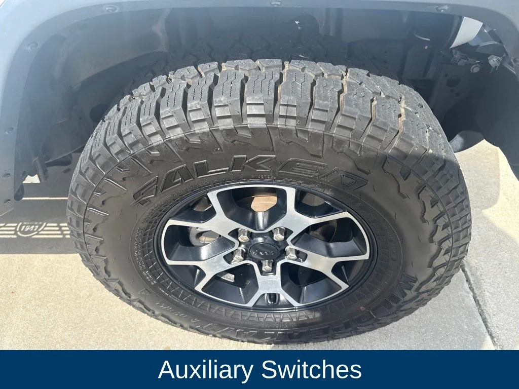 Certified Used 2018 Bright White Clearcoat Jeep Unlimited Sahara image 10