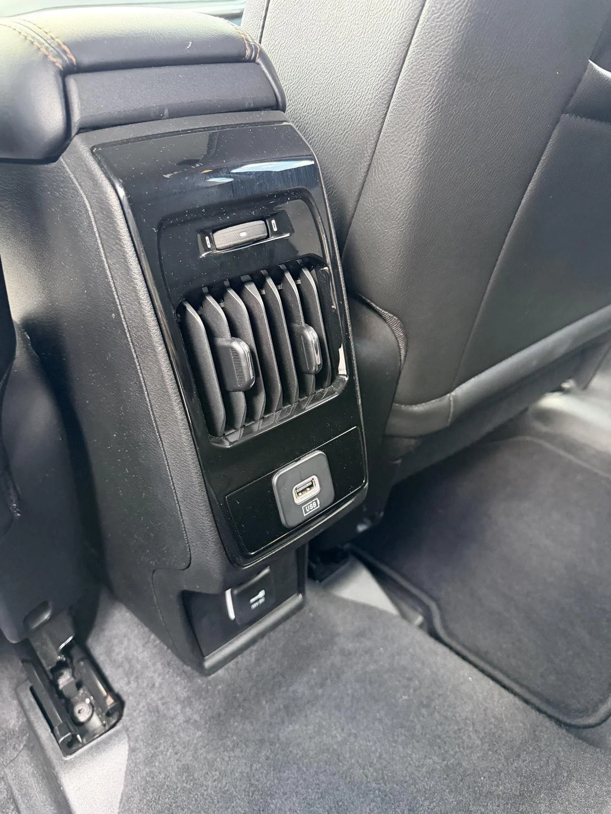 Used 2022 DIAMOND BLACK CRYSTAL PEARLCOAT JEEP LIMITED image 14