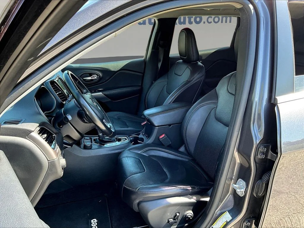 Used 2019 Gray Jeep Limited image 25