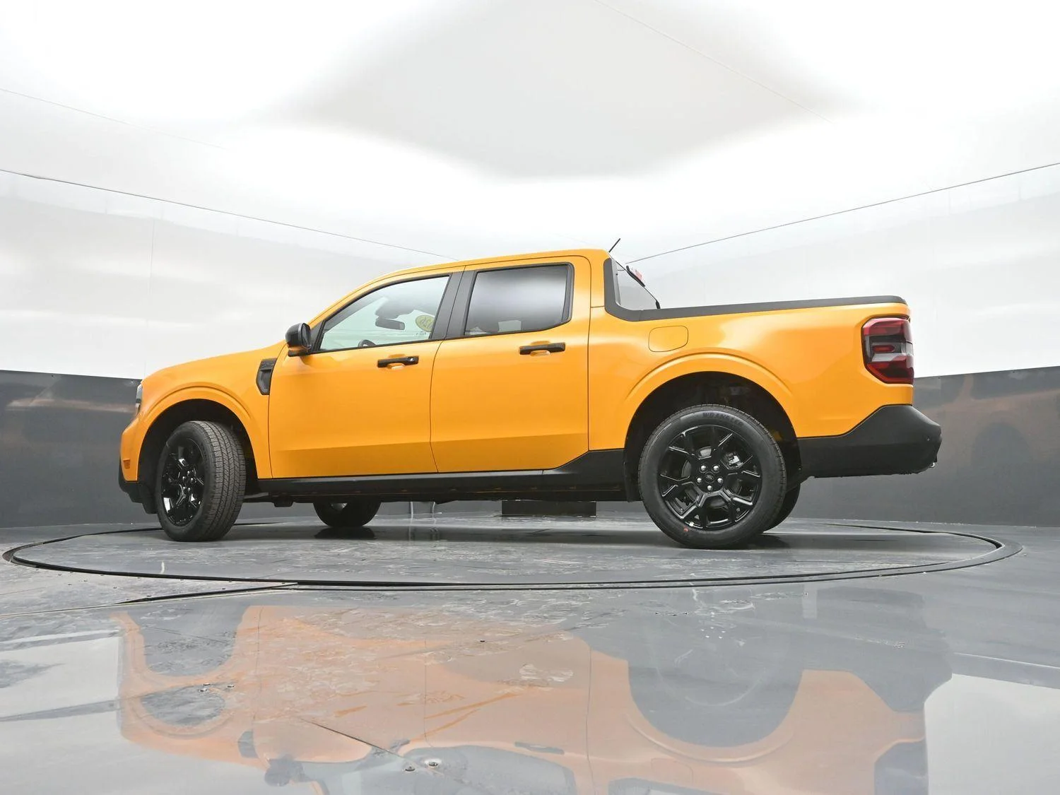 New 2026 Orange Fury Metallic Tri-Coat Ford XLT image 32