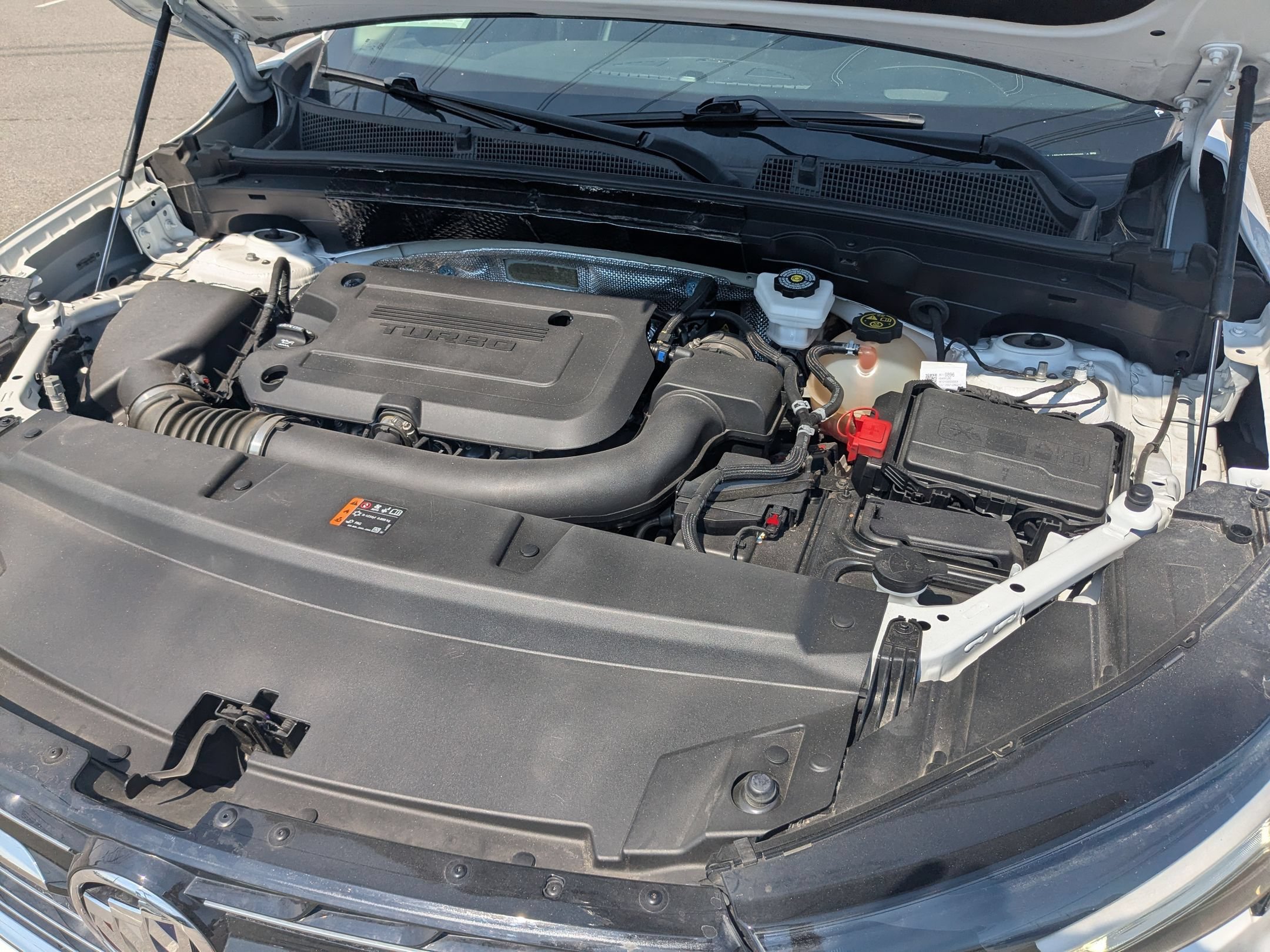 Used 2022 Summit White Buick Preferred image 32