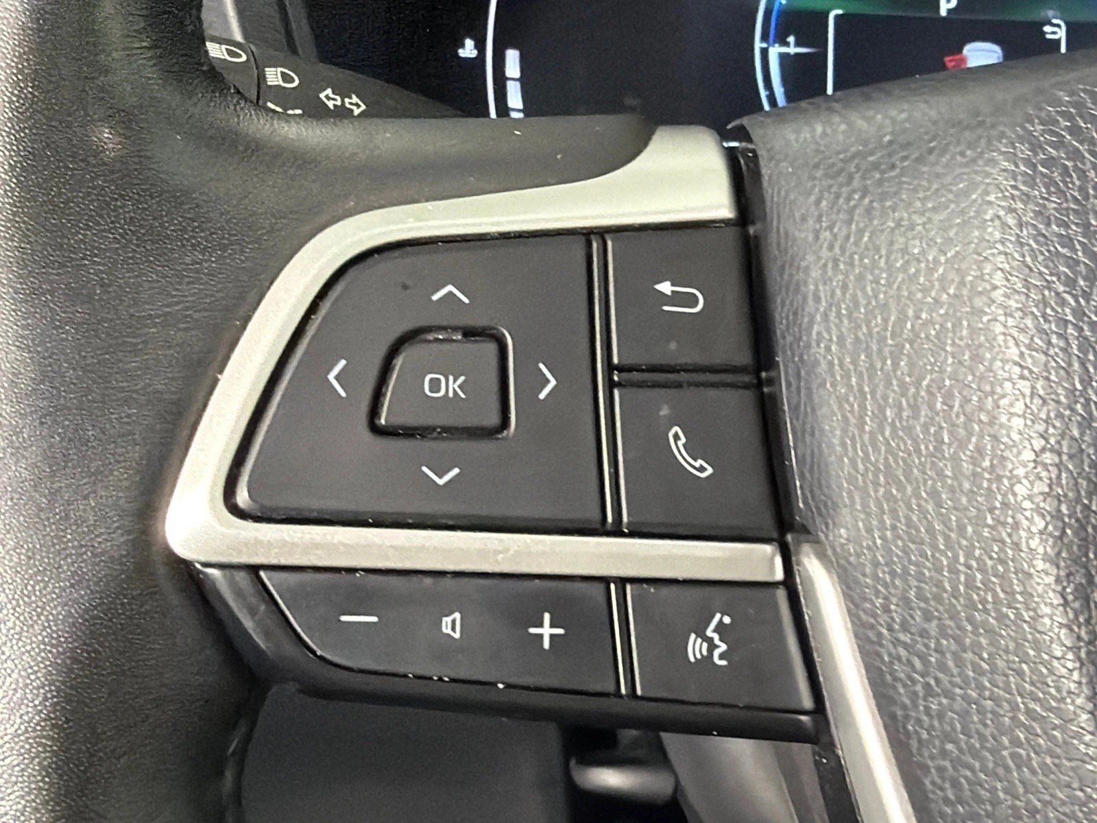 Used 2024 Wind Chill Pearl Toyota XLE image 26