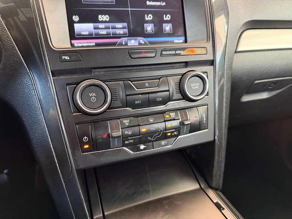 Used 2016 Magnetic Metallic Ford XLT image 21