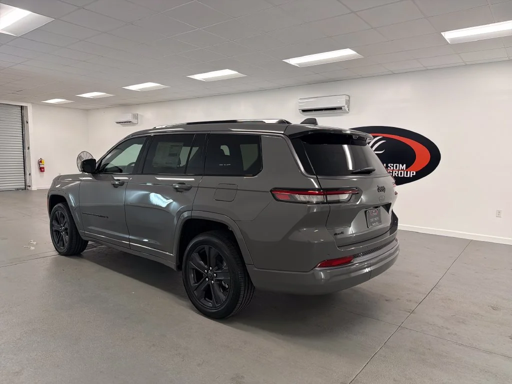 New 2027 Gray Jeep Limited image 4