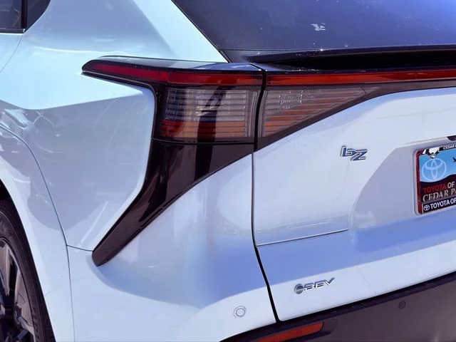 New 2026 Wind Chill Pearl Toyota XLE image 6