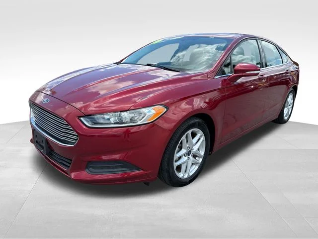 Used 2014 Red Ford SE image 3