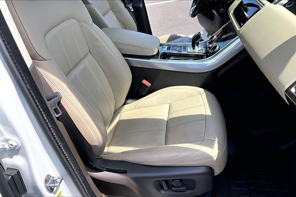 Certified Used 2022 Fuji White Land Rover SE image 7