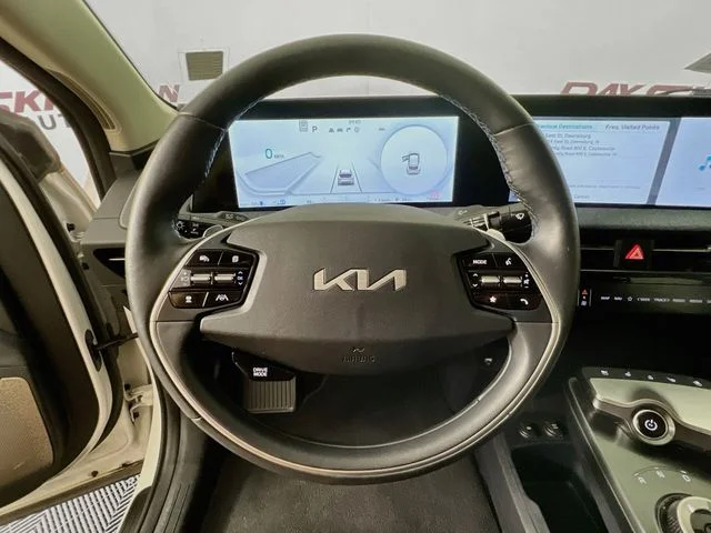 Used 2023 White Kia Wind image 11