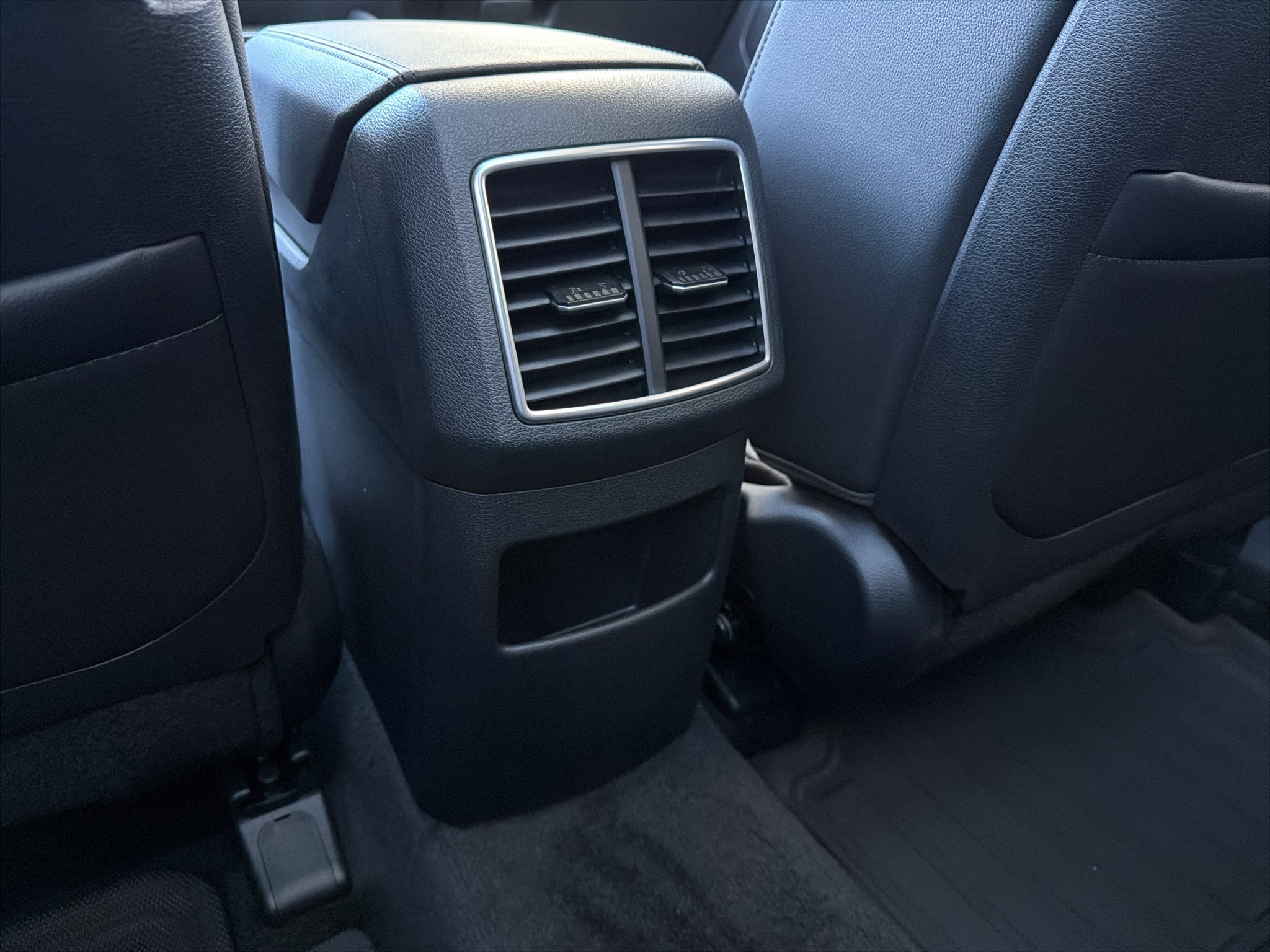 New 2027 Snow White Pearl Kia X-Line image 15