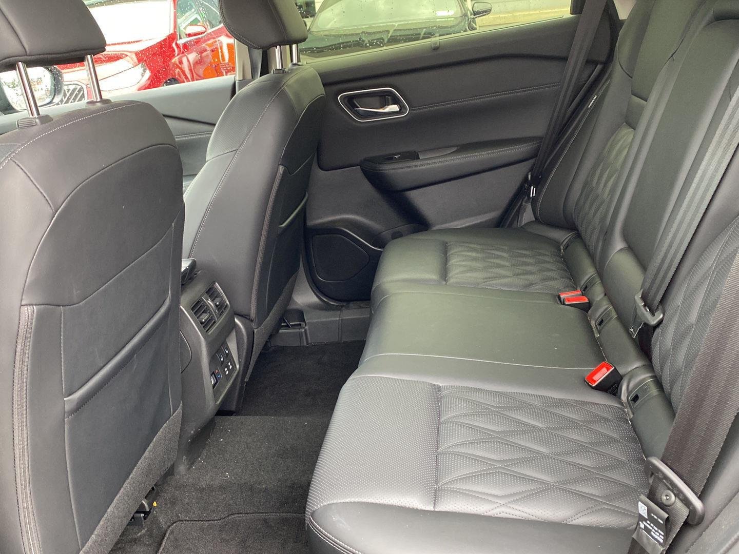 Used 2024 Champagne Silver Metallic/Super Black Nissan Platinum image 12