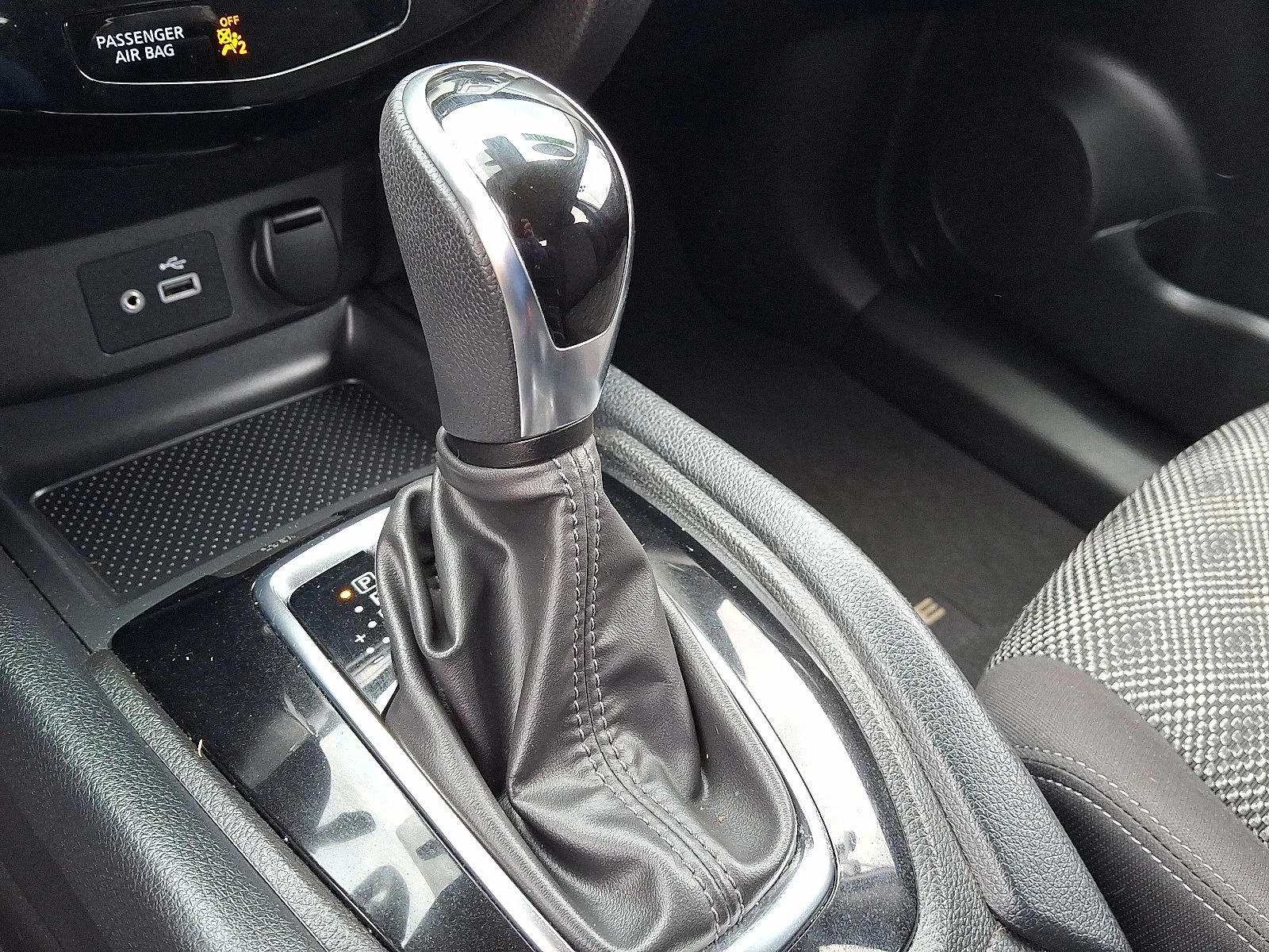 Used 2022 Brilliant Silver Metallic Nissan SV image 15