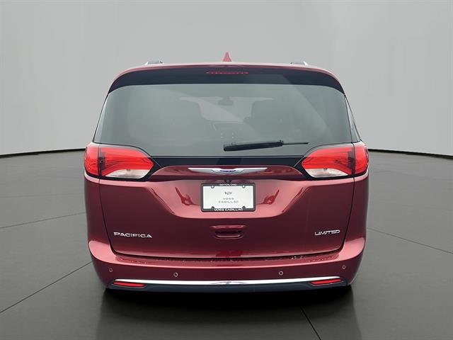 2020 Chrysler Pacifica Limited, photo 3 of 12
