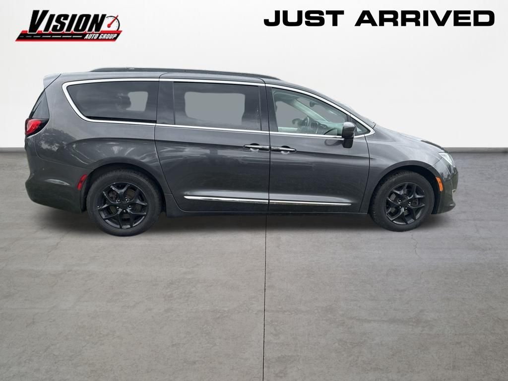 Used 2017 Gray Chrysler Touring L image 5