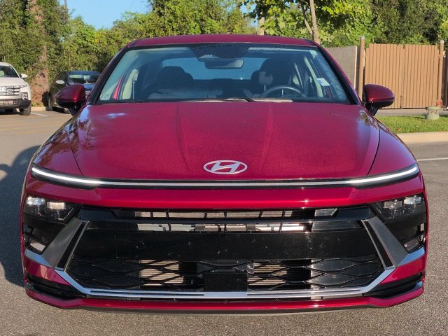 Used 2024 Red Hyundai SEL image 9