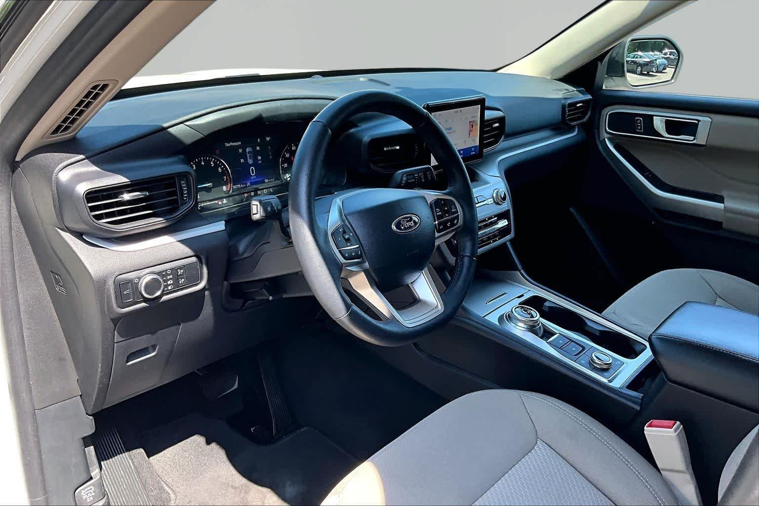 Used 2024 Star White Metallic Tri-Coat Ford XLT image 18