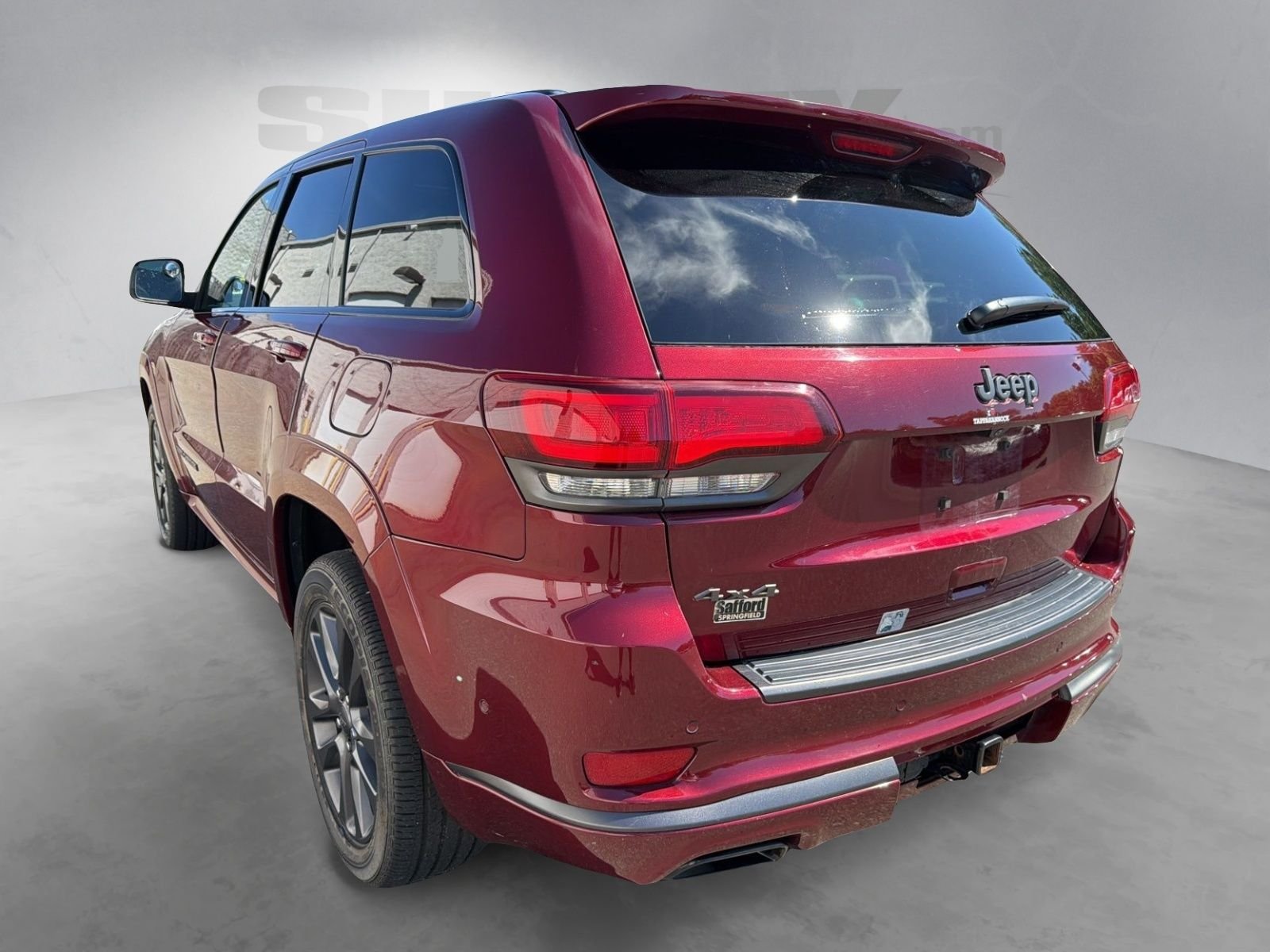 Used 2018 Red Jeep Overland image 14