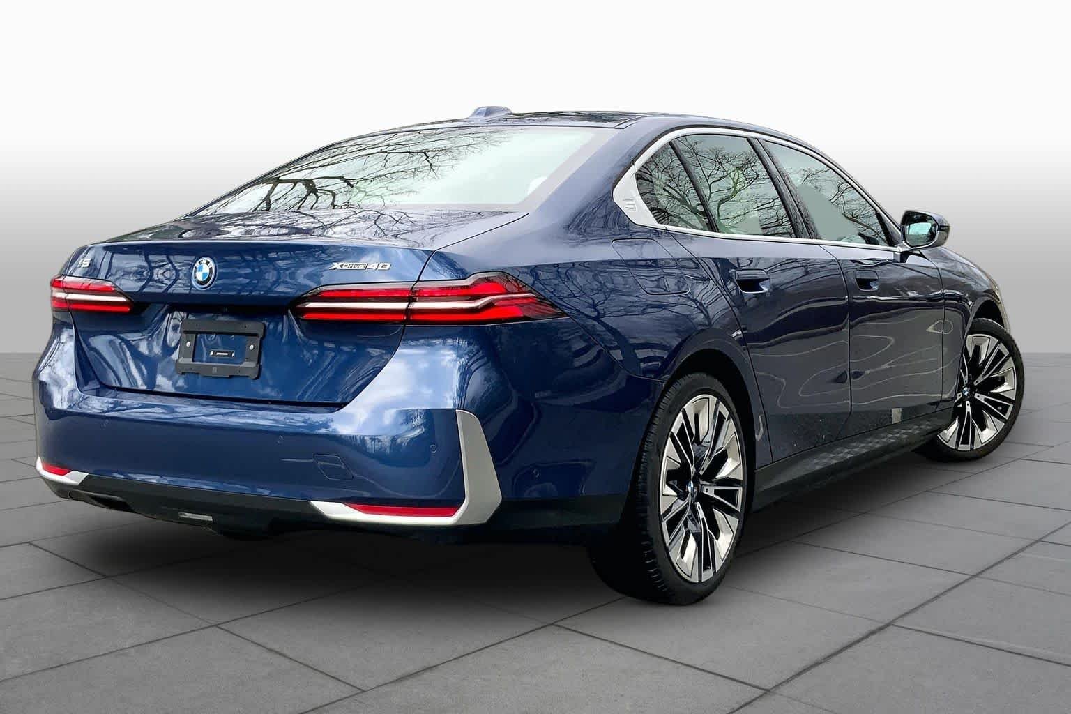Used 2026 Phytonic Blue Metallic BMW xDrive40 image 12