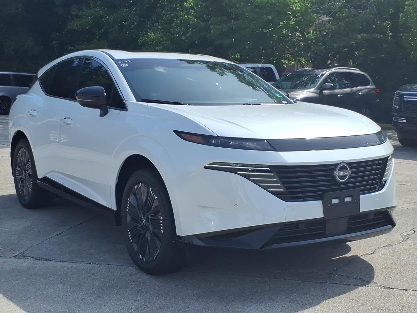 Used 2025 Everest White Pearl Tricoat Nissan Platinum image 5