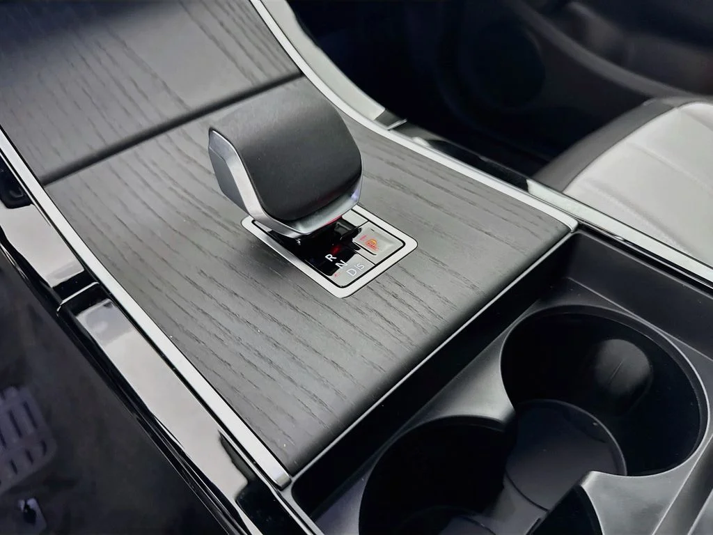 New 2026 Fuji White Land Rover Hoxton Edition image 17