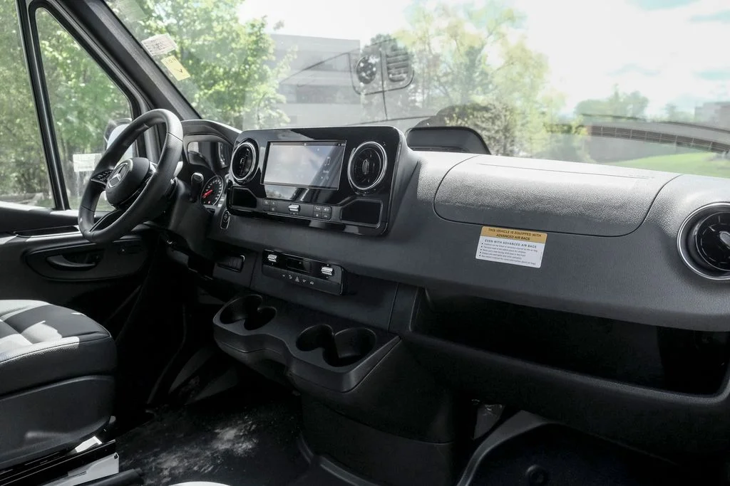 Used 2026 Arctic White Mercedes-Benz Cargo 170 WB image 21