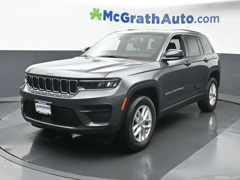 Used 2025 Gray Jeep Laredo X image 25