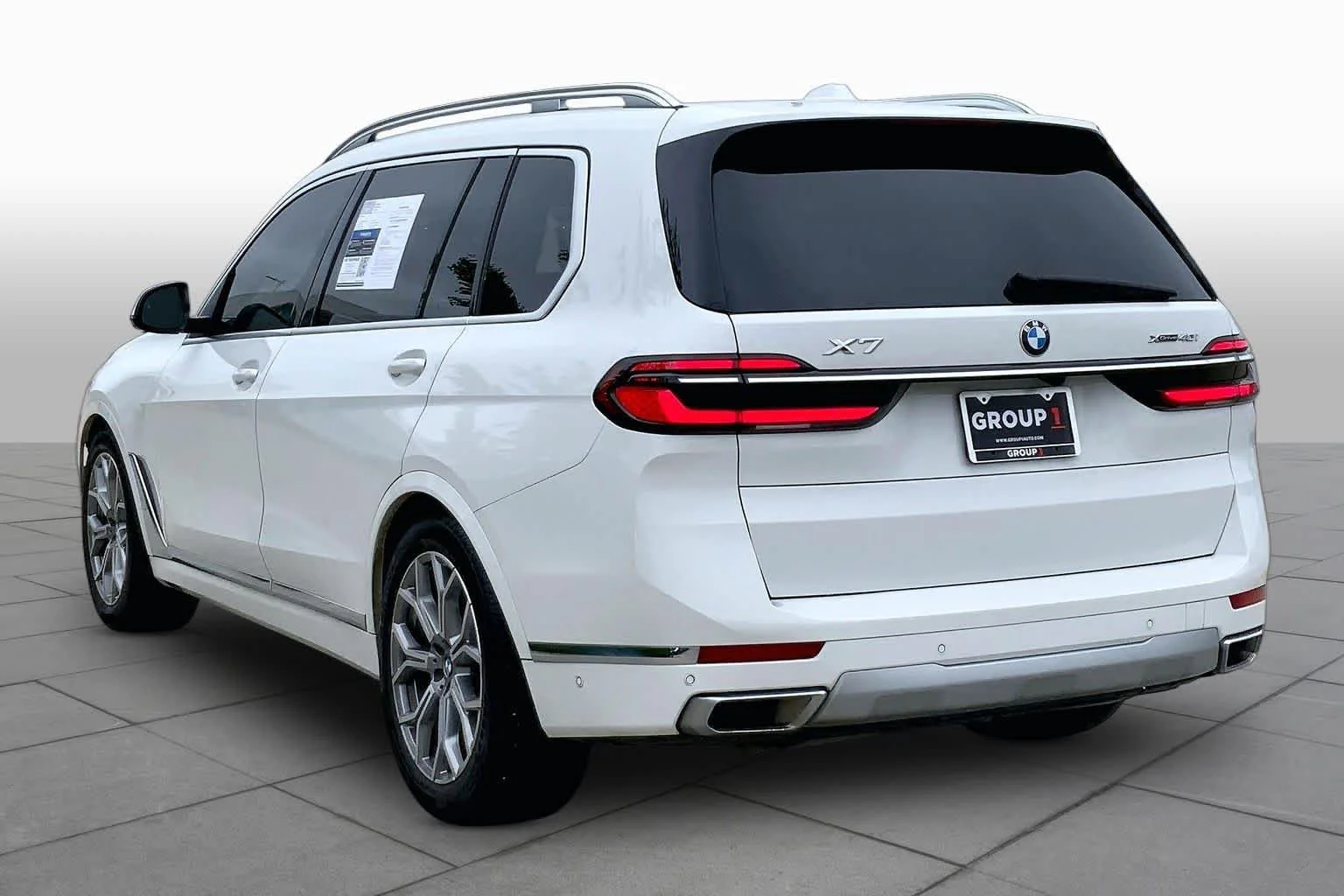 Used 2024 Alpine White BMW xDrive40i image 11