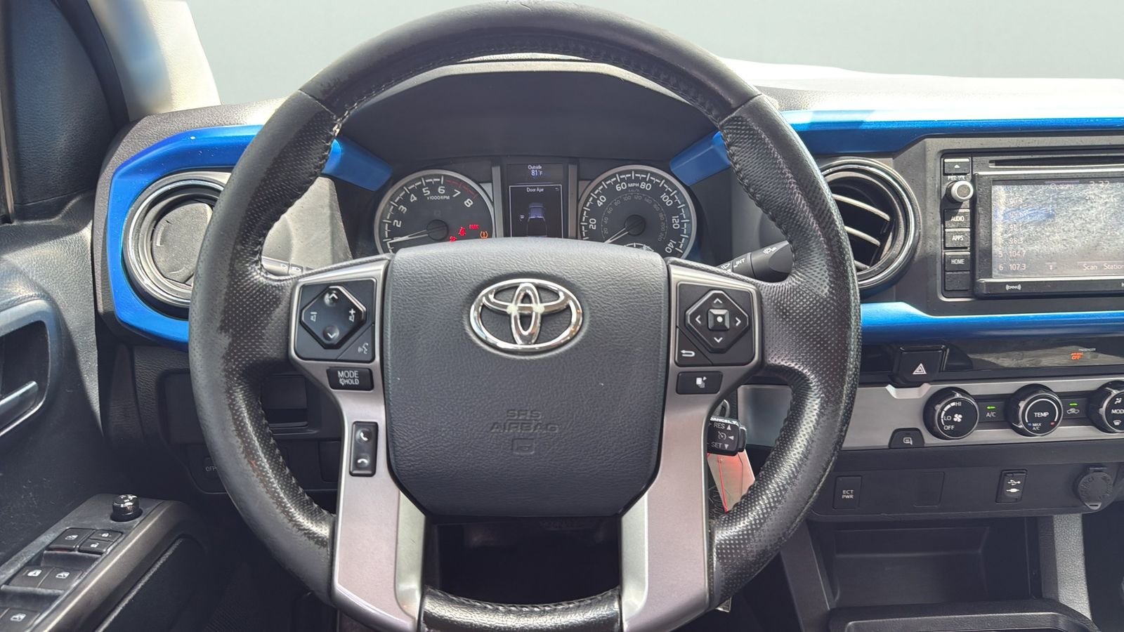 Used 2016 Blue Toyota SR5 image 14