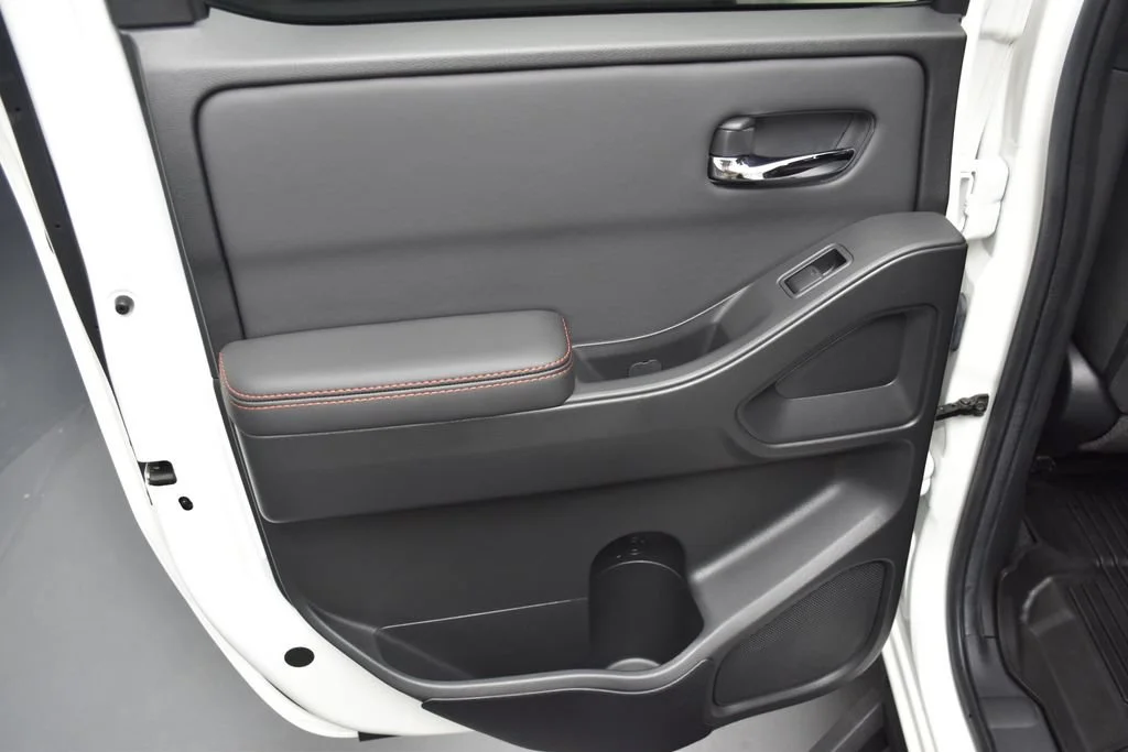 Used 2024 White Nissan PRO-4X image 21
