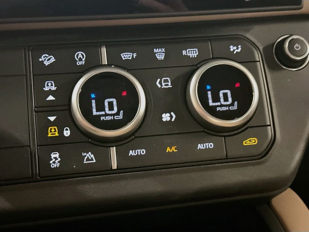 Used 2026 Black Land Rover X-Dynamic SE image 17