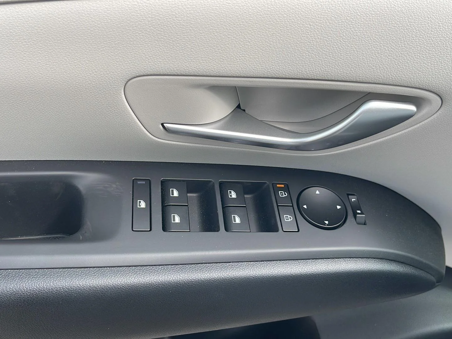 New 2026 Creamy White Pearl Hyundai Blue SE image 18