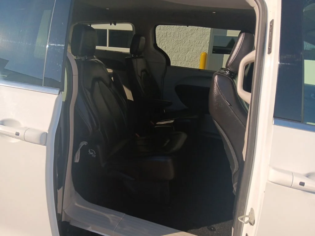 Used 2022 Bright White Clearcoat Chrysler Touring L image 31