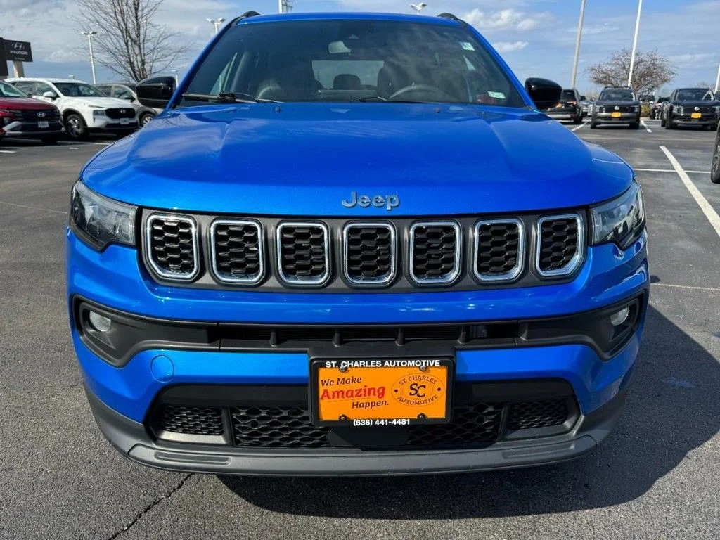 Used 2024 Blue Jeep Latitude image 9
