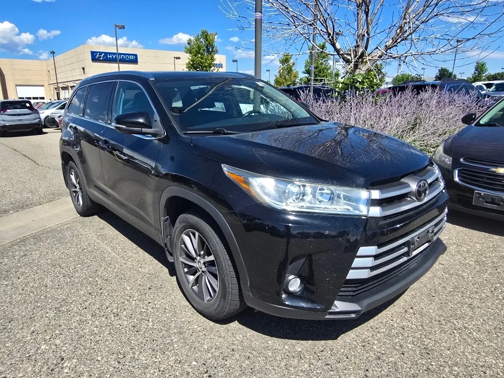 Used 2019 Midnight Black Metallic Toyota XLE image 16