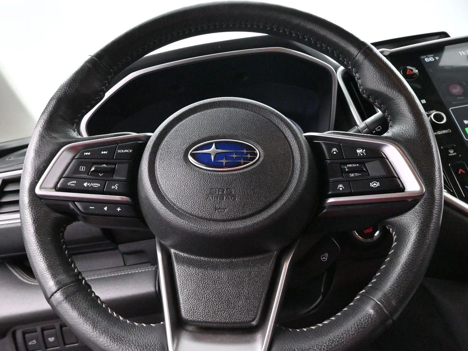 Used 2023 Ice Silver Metallic Subaru Limited image 17