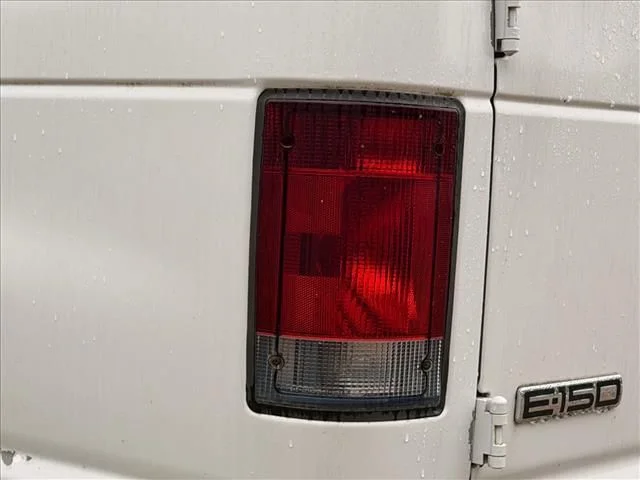Used 2006 White Ford Commercial image 14