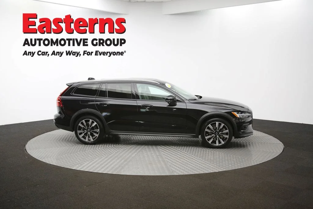Used 2022 Black Volvo T5 image 44