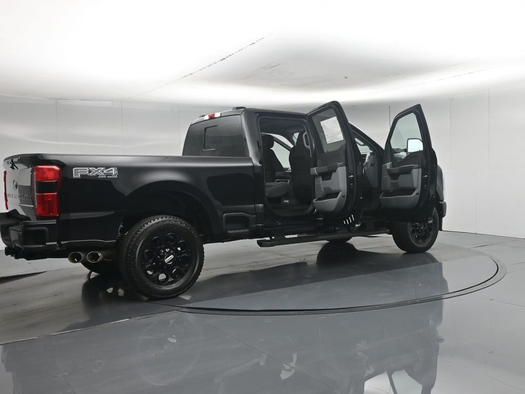 New 2026 Agate Black Metallic Ford XLT image 5