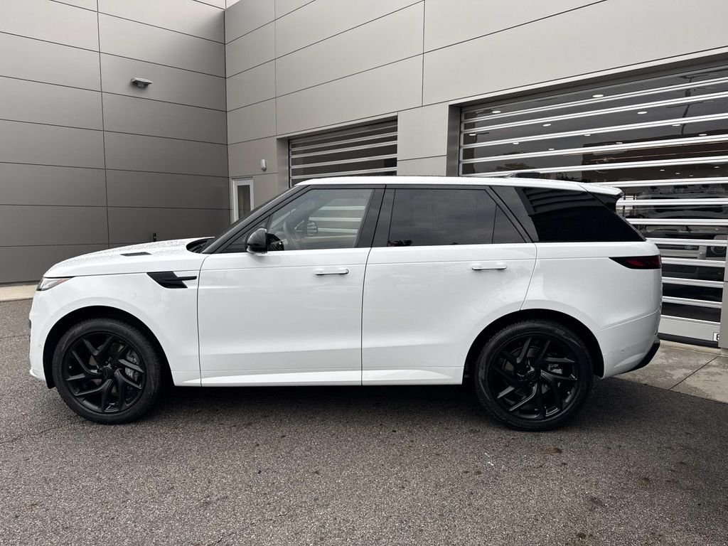 New 2026 Fuji White Land Rover Dynamic SE image 4
