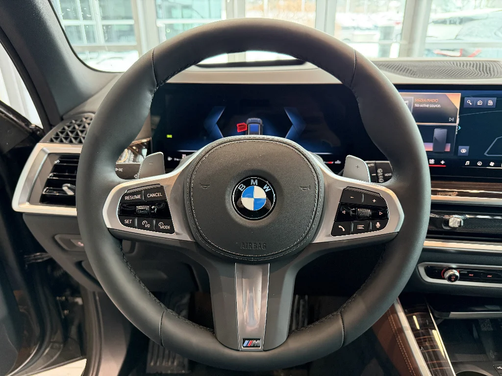 New 2026 Manhattan Green Metallic BMW xDrive40i image 9