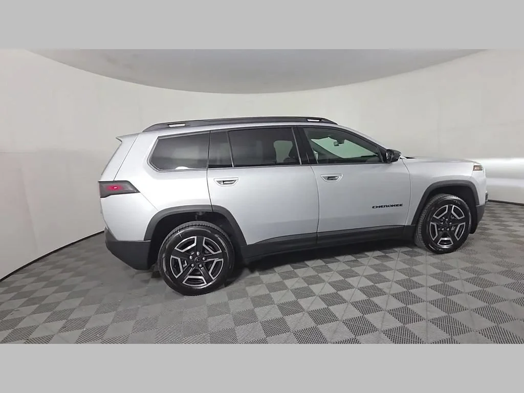 New 2026 Silver Zynith Clear-Coat Exterior Paint Jeep Laredo image 24